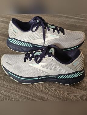 B4 Brooks Adrenaline GTS 22 Women's Running Shoes, US 11